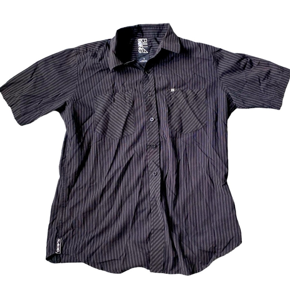 SOLD 
Billabong Men’s Short Sleeve Button Up size SMALL  — COTTON top shirt